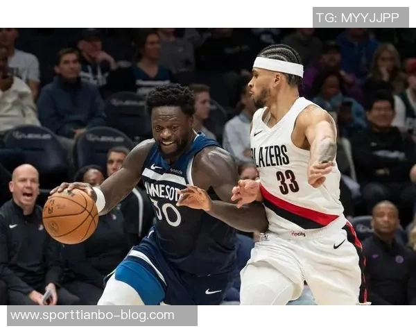 兰德尔半场表现抢眼9中5砍下15分9篮板10助攻接近三双成球队关键力量